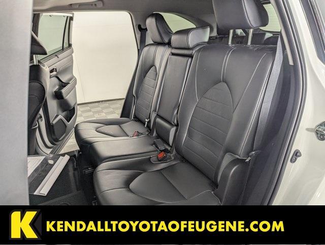 used 2022 Toyota Highlander car, priced at $40,998