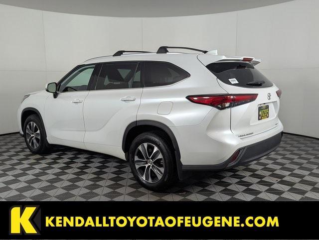 used 2022 Toyota Highlander car, priced at $40,998