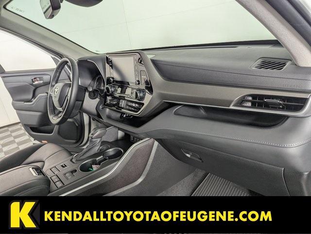 used 2022 Toyota Highlander car, priced at $40,998