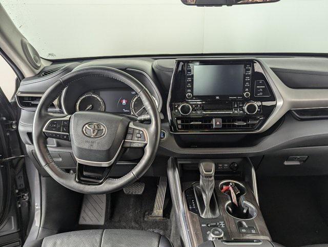 used 2022 Toyota Highlander car, priced at $42,998