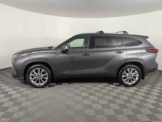 used 2022 Toyota Highlander car, priced at $42,998