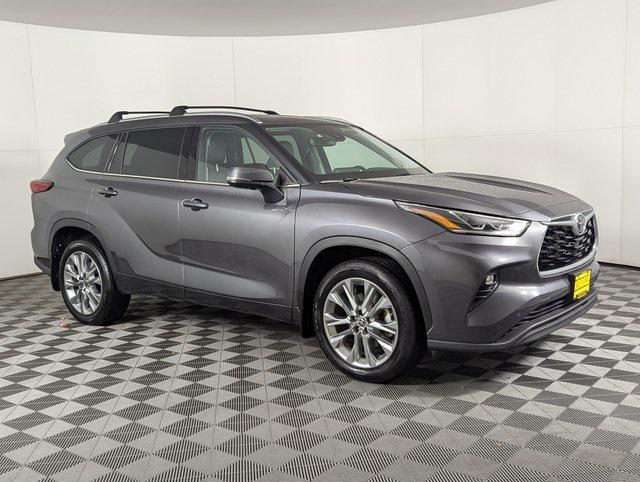 used 2022 Toyota Highlander car, priced at $42,998