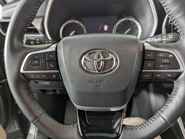 used 2022 Toyota Highlander car, priced at $42,998