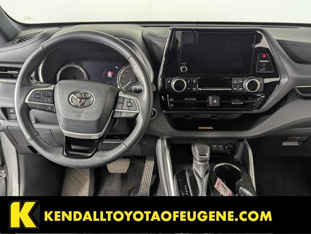 used 2024 Toyota Highlander car, priced at $44,998