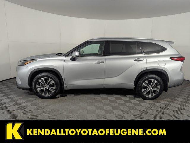 used 2022 Toyota Highlander car, priced at $37,388