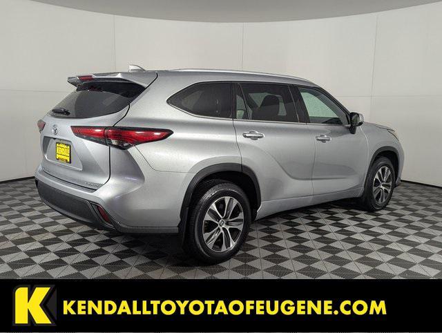 used 2022 Toyota Highlander car, priced at $37,388