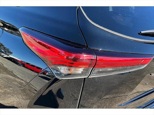 used 2021 Toyota Highlander car, priced at $34,591