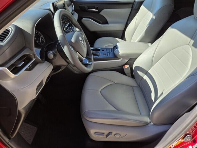 used 2020 Toyota Highlander car, priced at $32,997