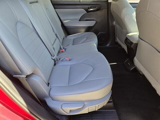 used 2020 Toyota Highlander car, priced at $32,997