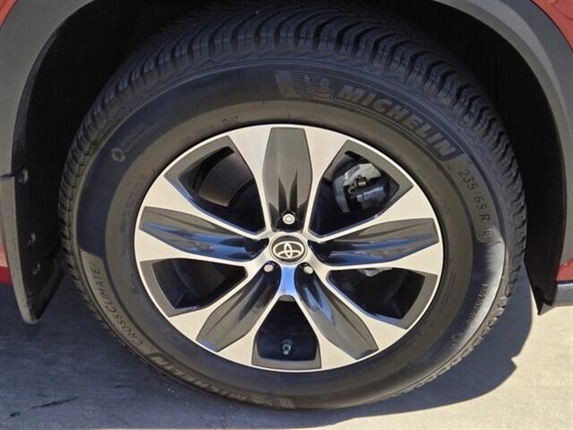 used 2020 Toyota Highlander car, priced at $32,997