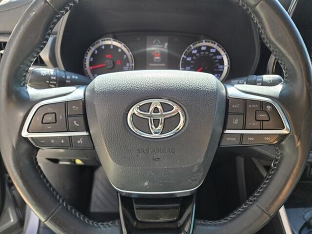 used 2021 Toyota Highlander car, priced at $27,997