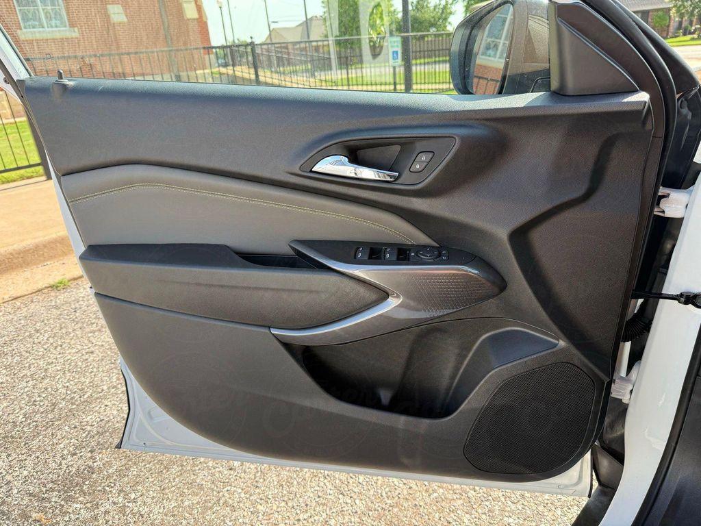 new 2025 Chevrolet Trax car, priced at $26,279