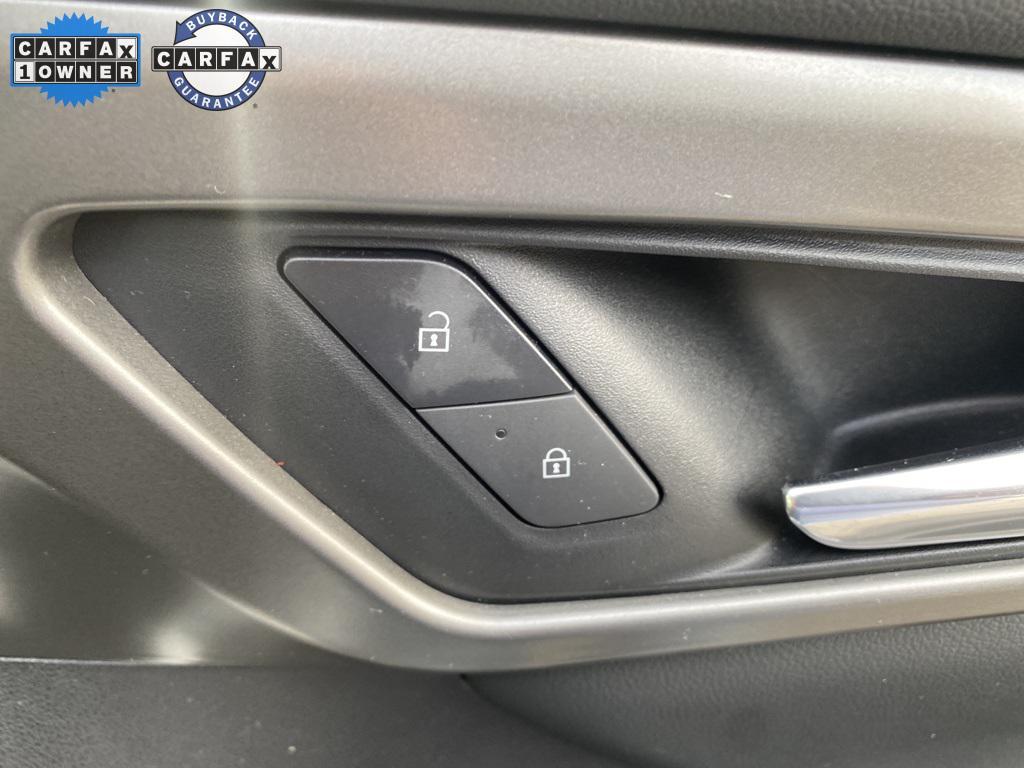 used 2025 Chevrolet Traverse car, priced at $35,852