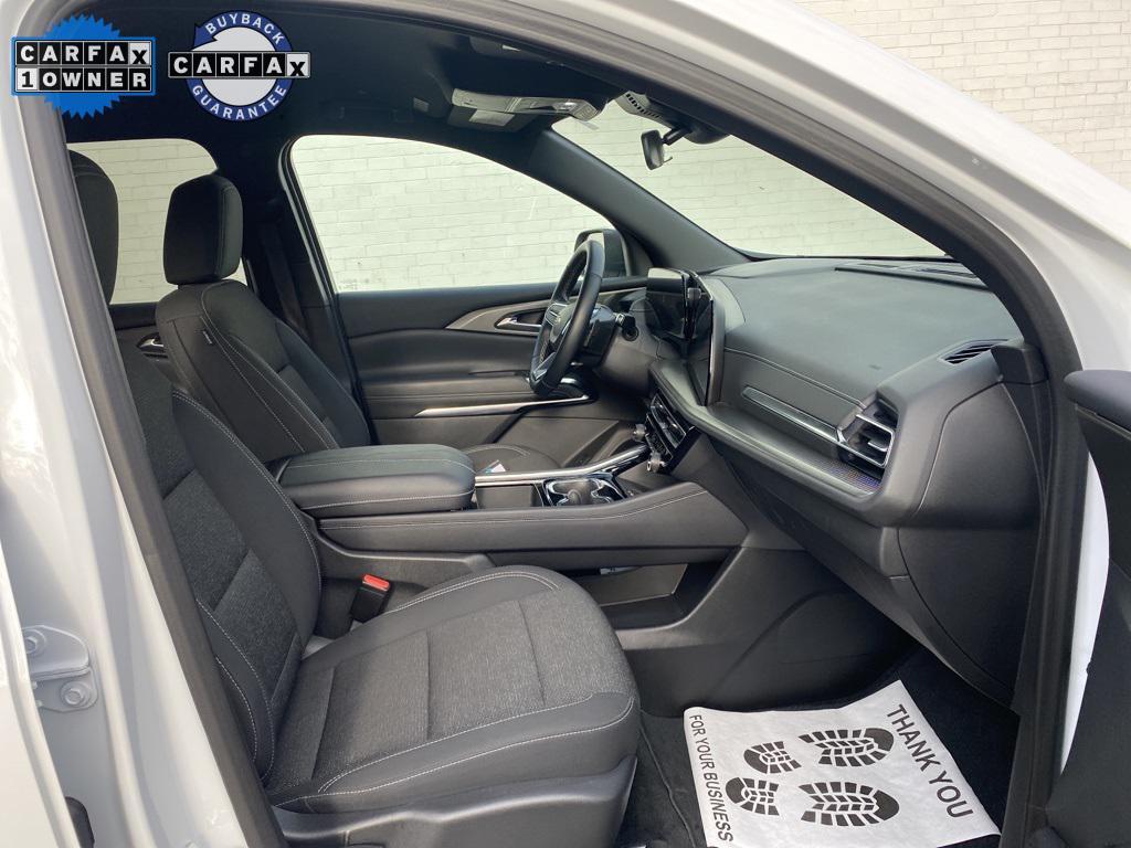 used 2025 Chevrolet Traverse car, priced at $35,852