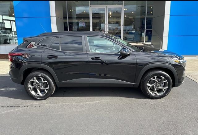 new 2025 Chevrolet Trax car