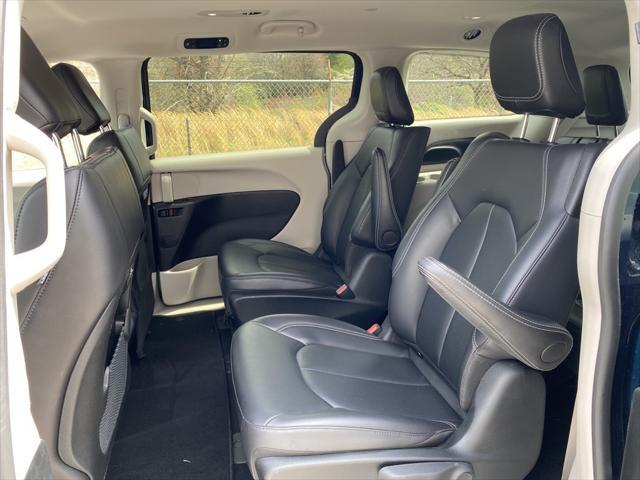 used 2024 Chrysler Pacifica Hybrid car, priced at $32,521