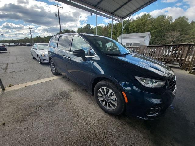 used 2024 Chrysler Pacifica Hybrid car, priced at $32,521