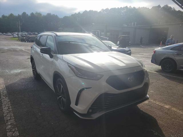 used 2021 Toyota Highlander car, priced at $34,711