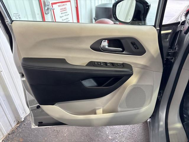 used 2024 Chrysler Pacifica car, priced at $30,763