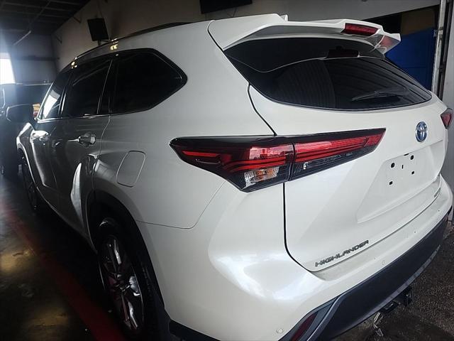 used 2020 Toyota Highlander Hybrid car, priced at $34,269