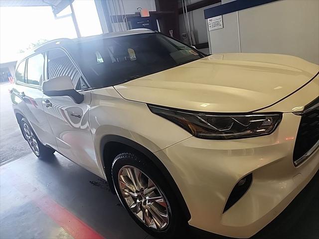 used 2020 Toyota Highlander Hybrid car, priced at $34,269