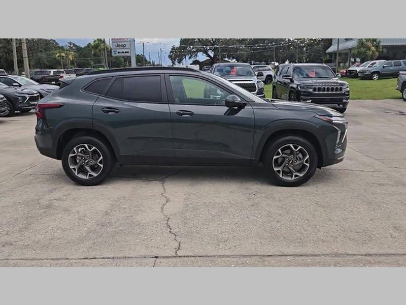 new 2025 Chevrolet Trax car, priced at $25,061