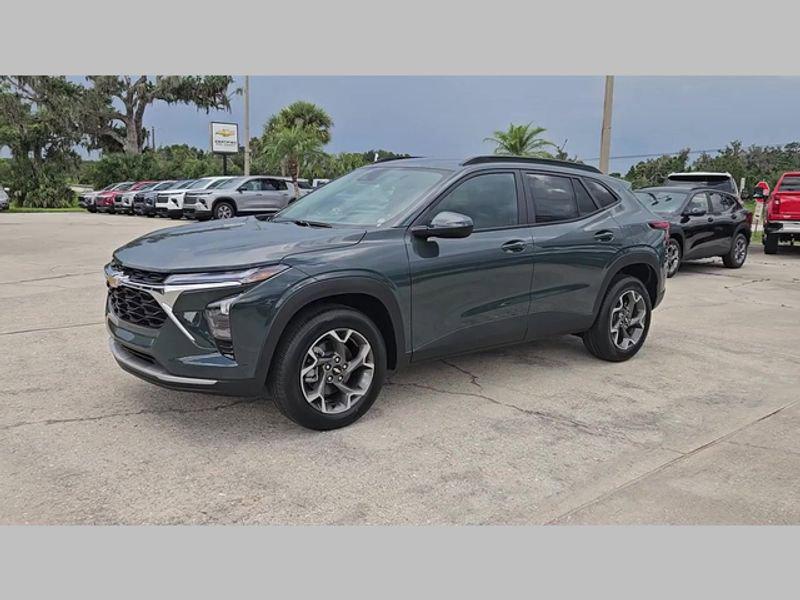 new 2025 Chevrolet Trax car, priced at $25,061