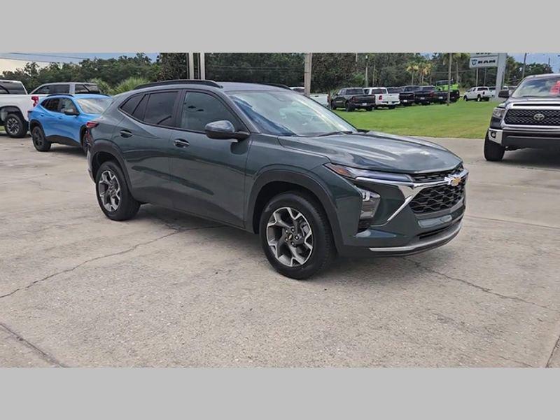 new 2025 Chevrolet Trax car, priced at $25,061