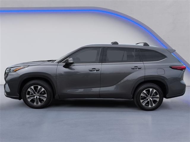 used 2021 Toyota Highlander car, priced at $26,950