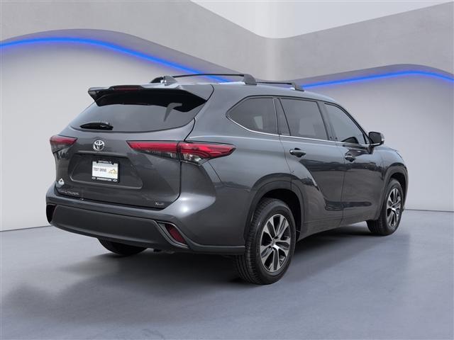 used 2021 Toyota Highlander car, priced at $26,950