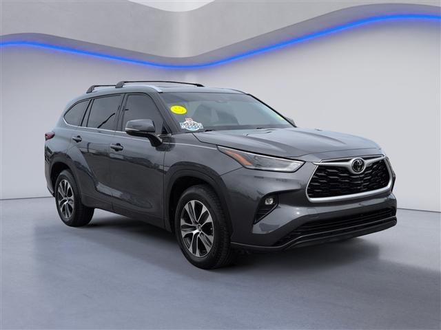 used 2021 Toyota Highlander car, priced at $26,950