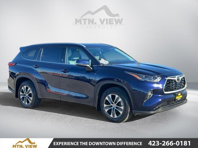 used 2022 Toyota Highlander car, priced at $37,000