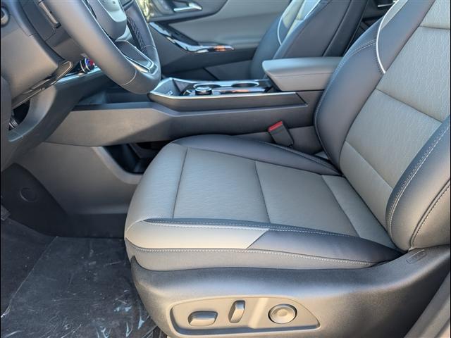 new 2026 Chevrolet Equinox car, priced at $33,443