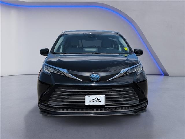 used 2023 Toyota Sienna car, priced at $31,900