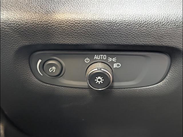 used 2023 Chevrolet Traverse car, priced at $28,900