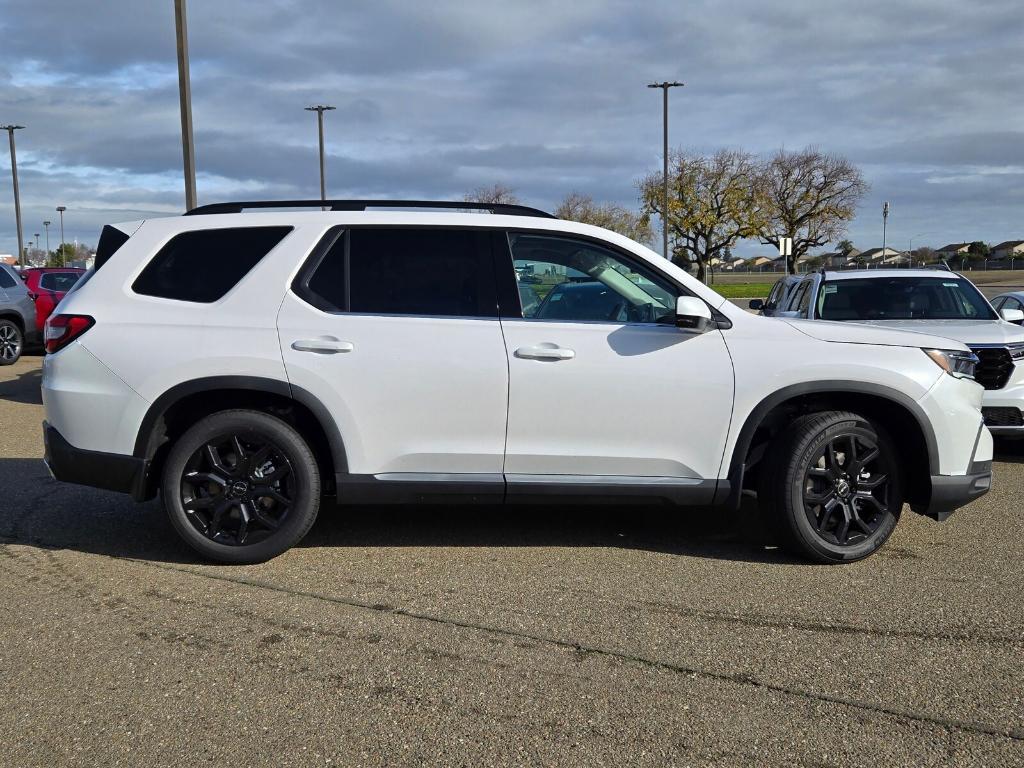 new 2025 Honda Pilot car, priced at $54,040