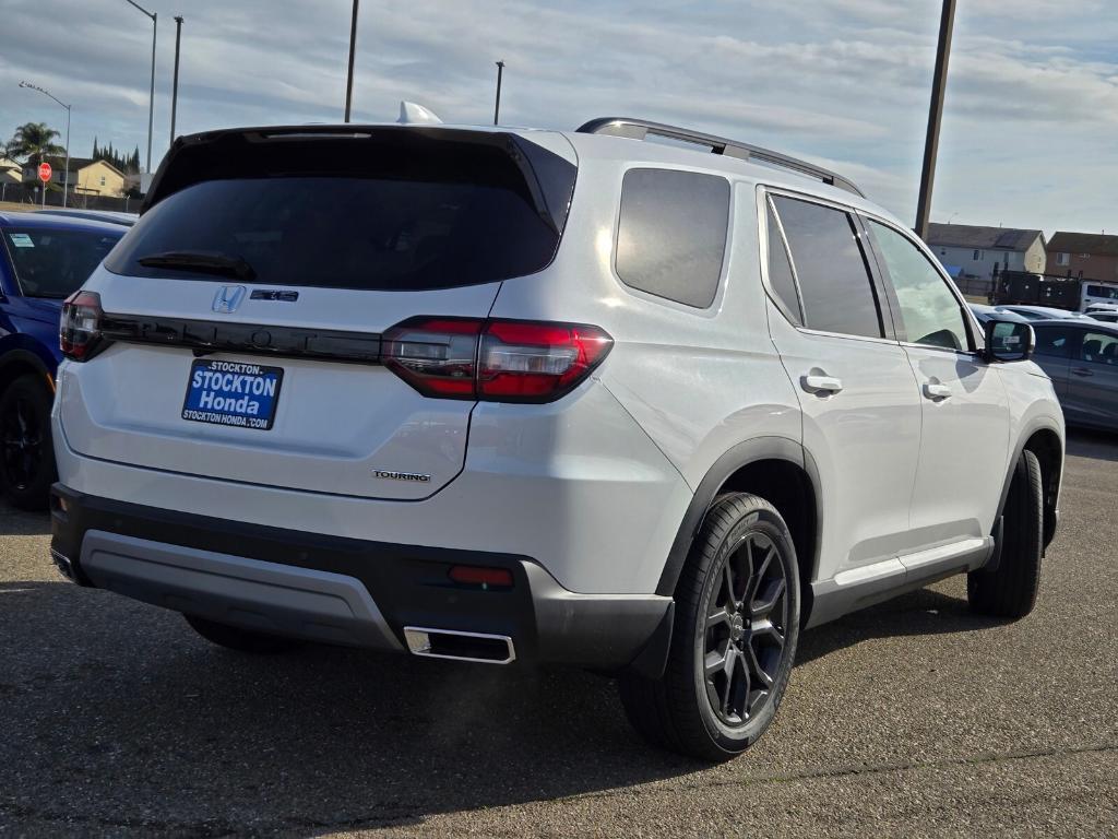 new 2025 Honda Pilot car, priced at $54,040