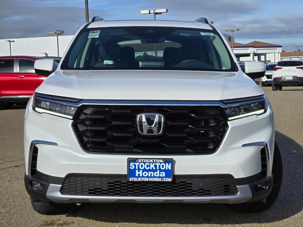 new 2025 Honda Pilot car, priced at $54,040