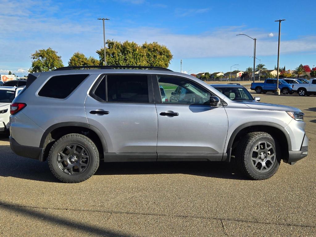 new 2025 Honda Pilot car, priced at $53,585