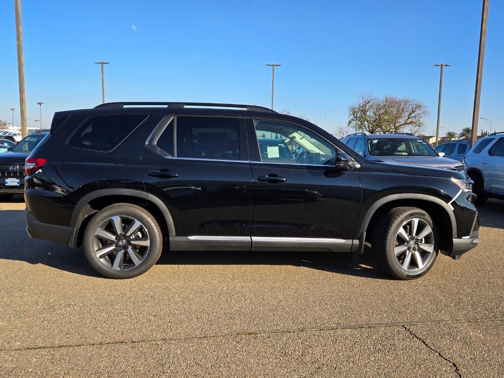 new 2025 Honda Pilot car, priced at $51,685