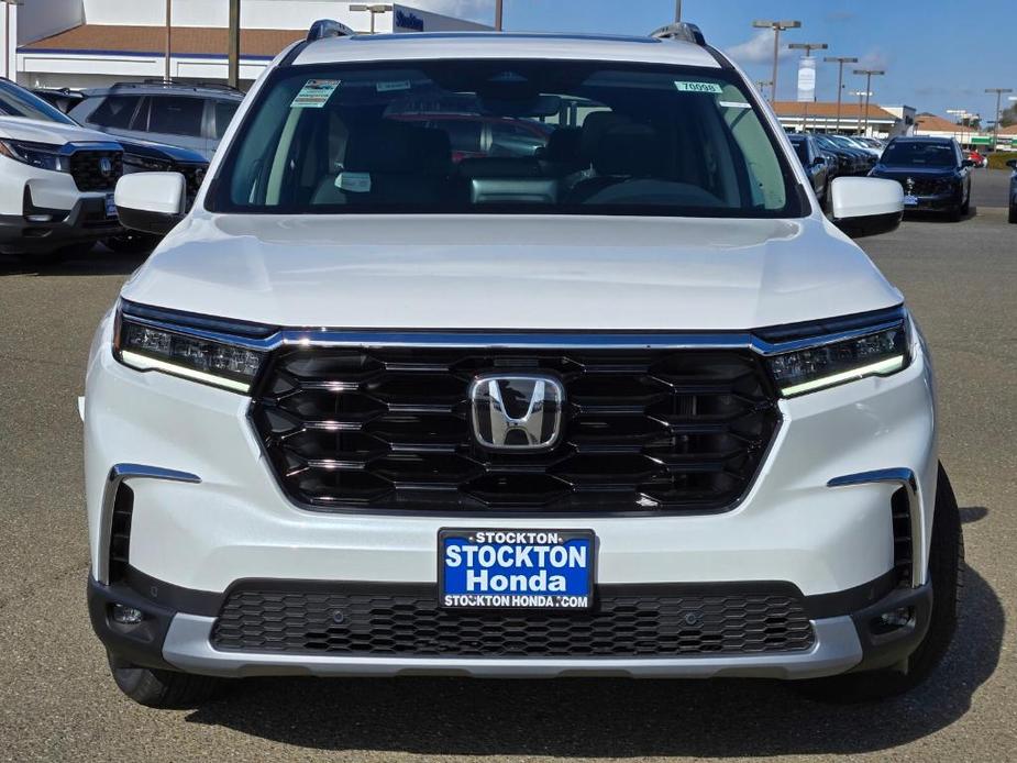 new 2025 Honda Pilot car, priced at $52,140