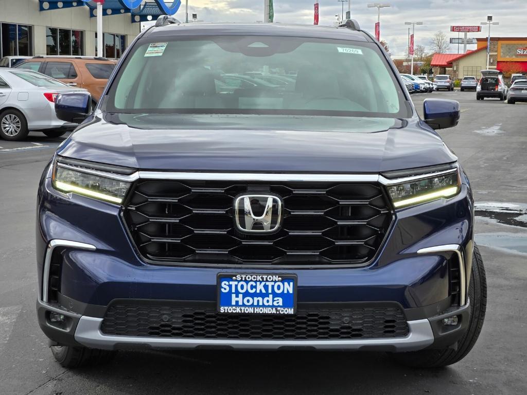 new 2025 Honda Pilot car, priced at $52,675