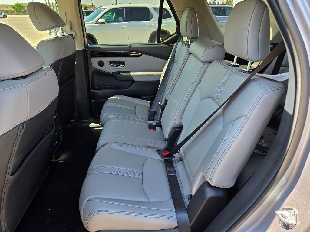 new 2025 Honda Pilot car, priced at $47,541