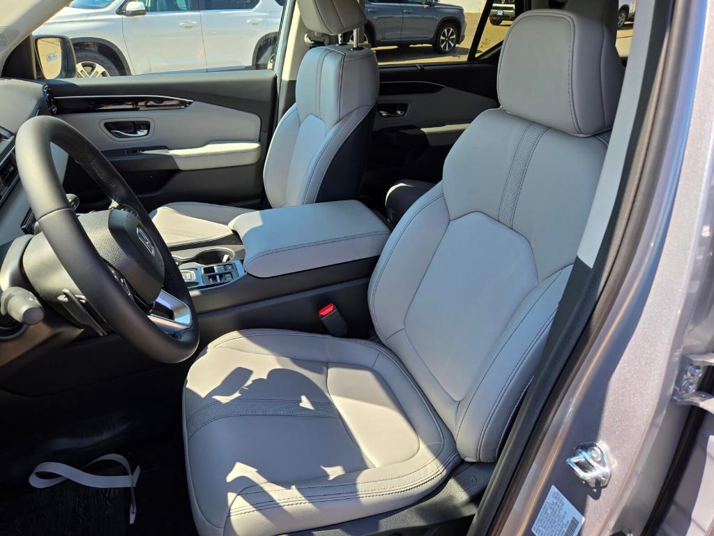 new 2025 Honda Pilot car, priced at $47,541