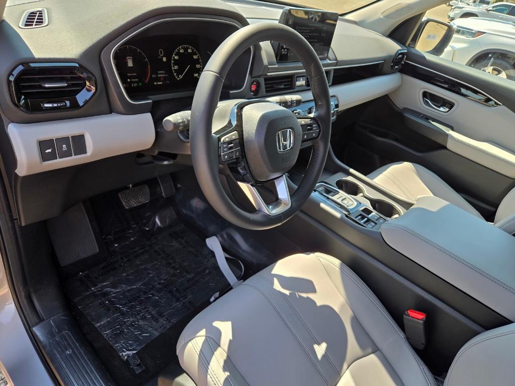 new 2025 Honda Pilot car, priced at $47,541