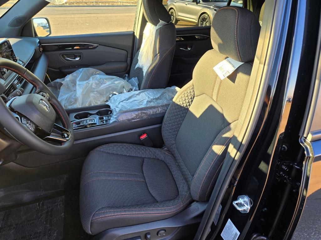 new 2025 Honda Pilot car, priced at $46,185