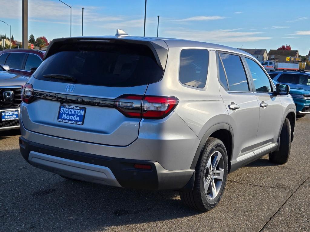 new 2025 Honda Pilot car, priced at $47,685