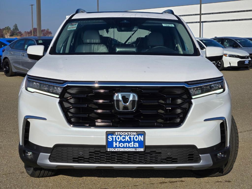 new 2025 Honda Pilot car, priced at $52,140