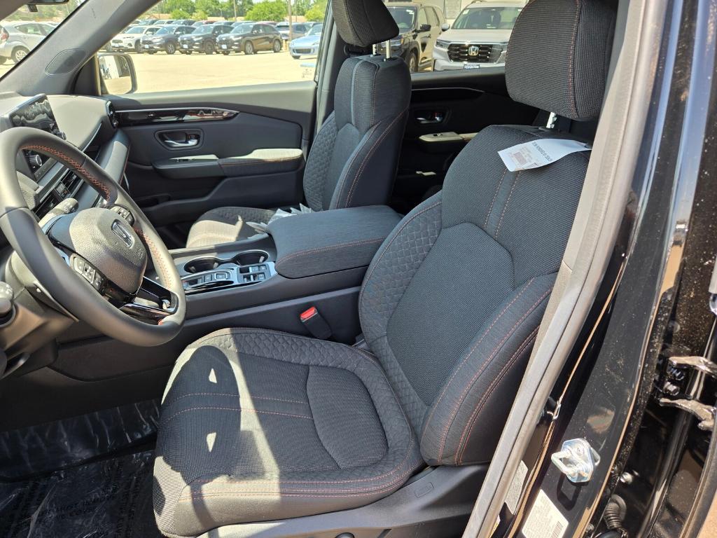 new 2025 Honda Pilot car, priced at $46,640