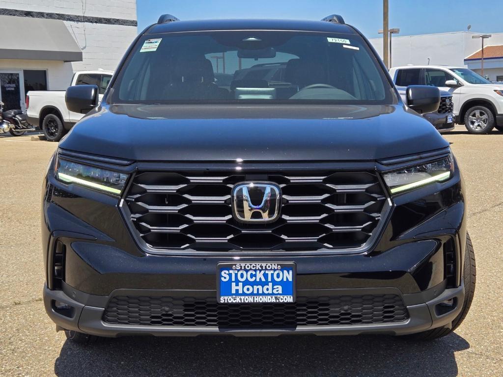 new 2025 Honda Pilot car, priced at $46,640